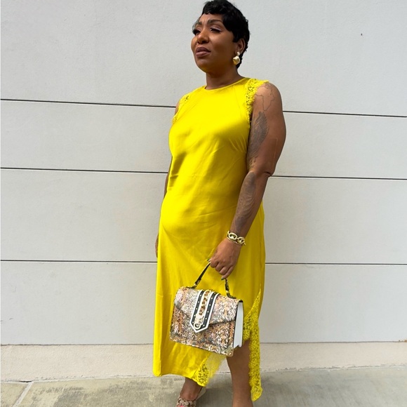 Chic Yellow Midi Dress with Lace Detail - Picture 1 of 3